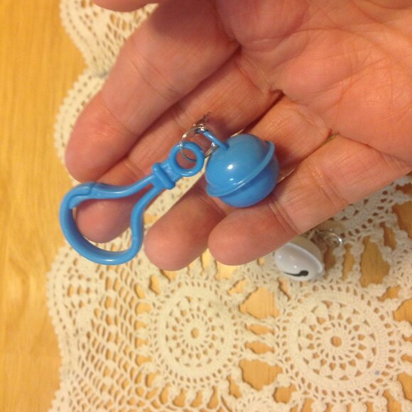 Four bell backpack clip, pet clip, keyrings - Picture 3 of 4